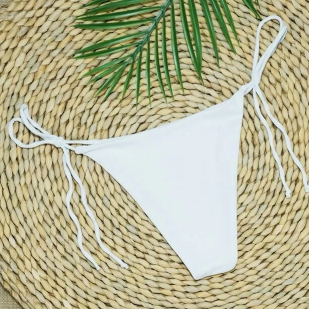 🤍🌊🤍 White bikini bottoms Various Sizes